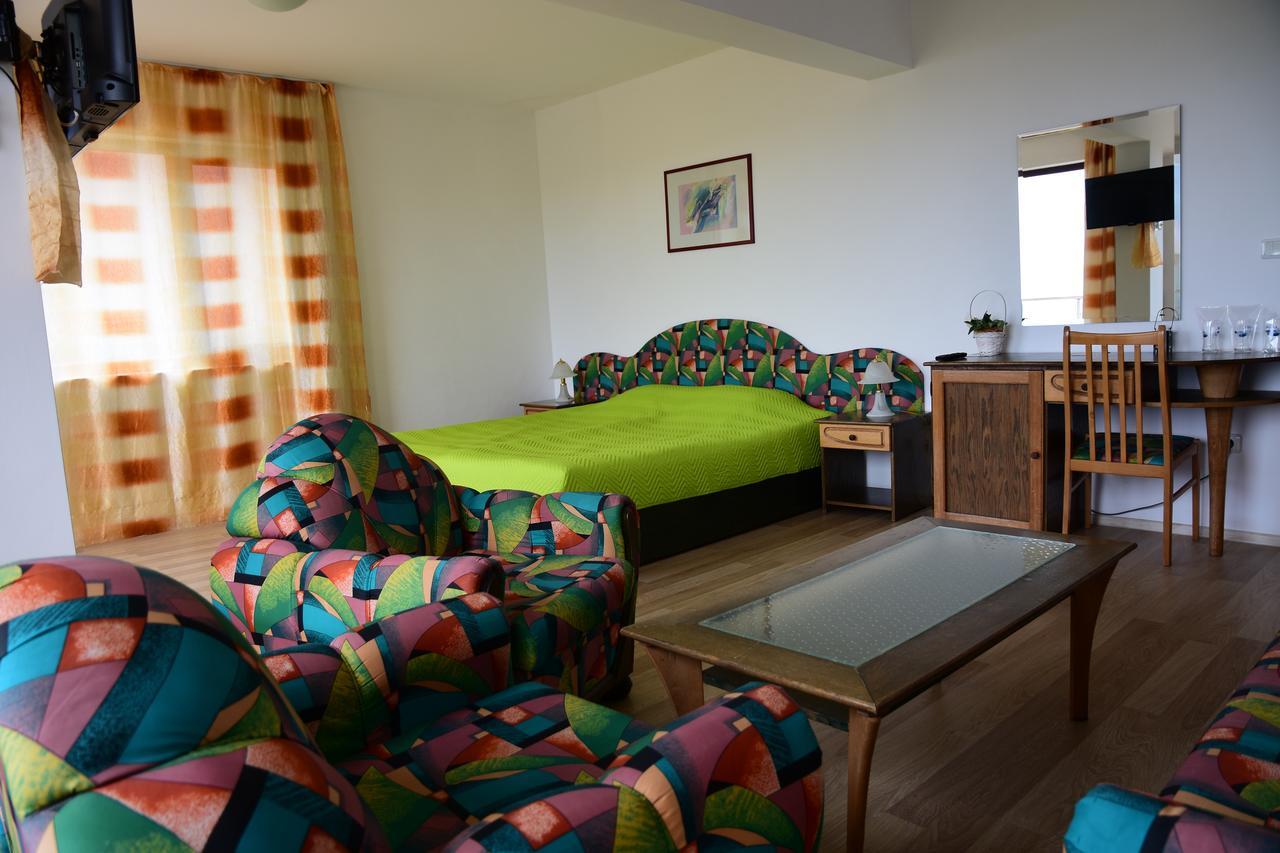 בלצ'יק Guest Rooms Sea View מראה חיצוני תמונה