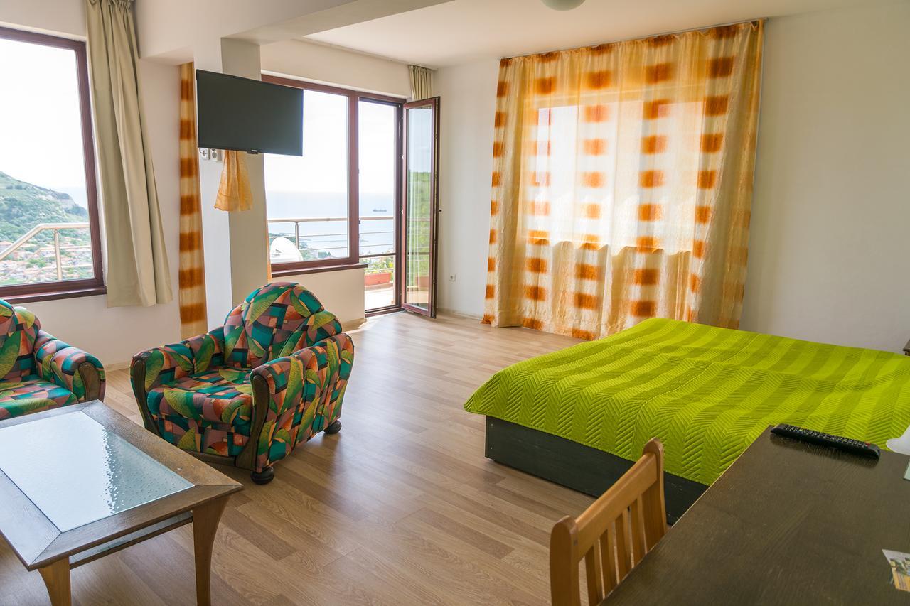 בלצ'יק Guest Rooms Sea View מראה חיצוני תמונה
